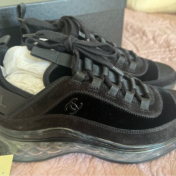 Chanel Sneakers in all black suede - Picture 3 of 9